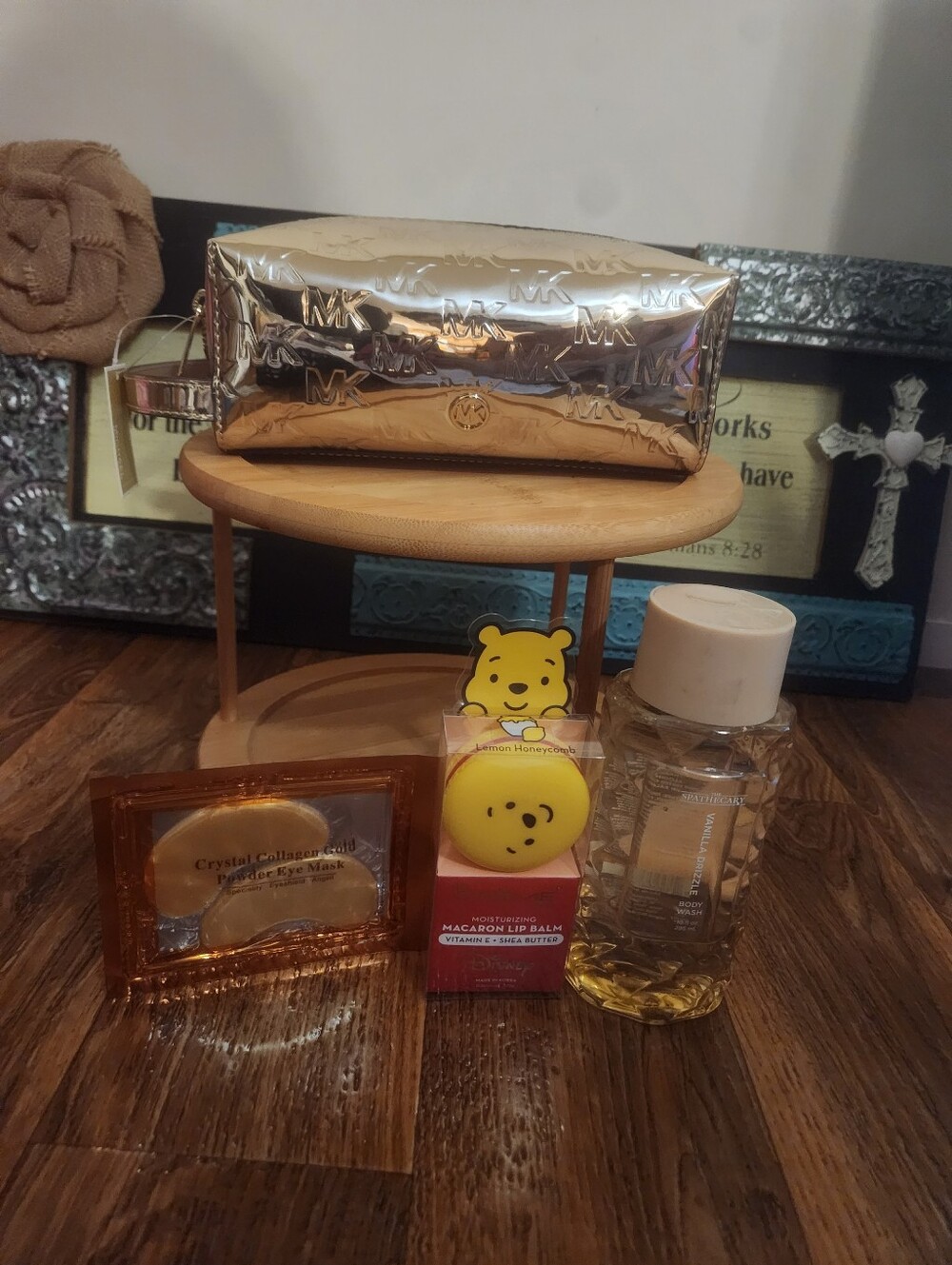 MK GLIMMER & GOLD TRAVEL CASE  BEAUTY BUNDLE